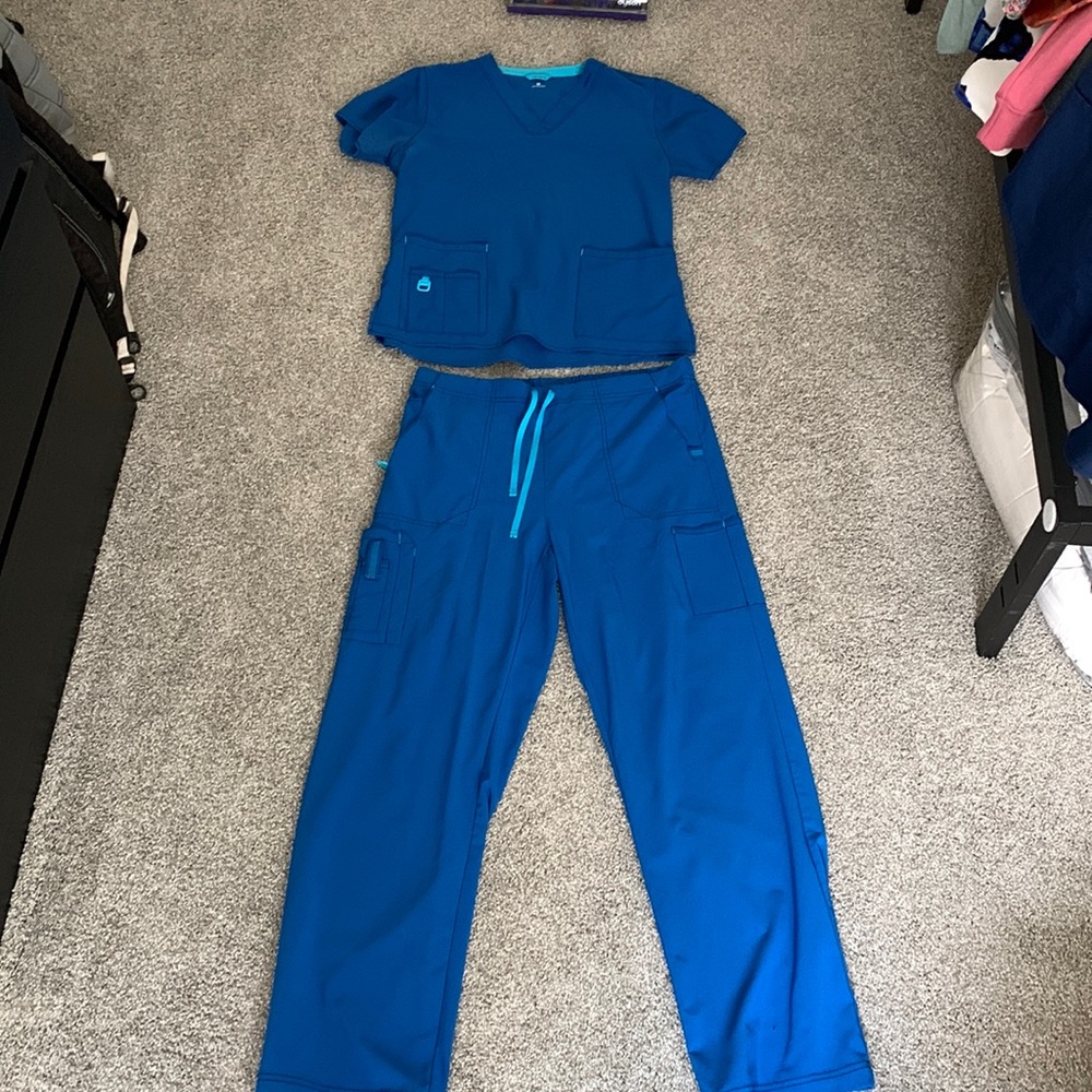 Carhartt navy blue scrubs - M top and L pants - used only few times